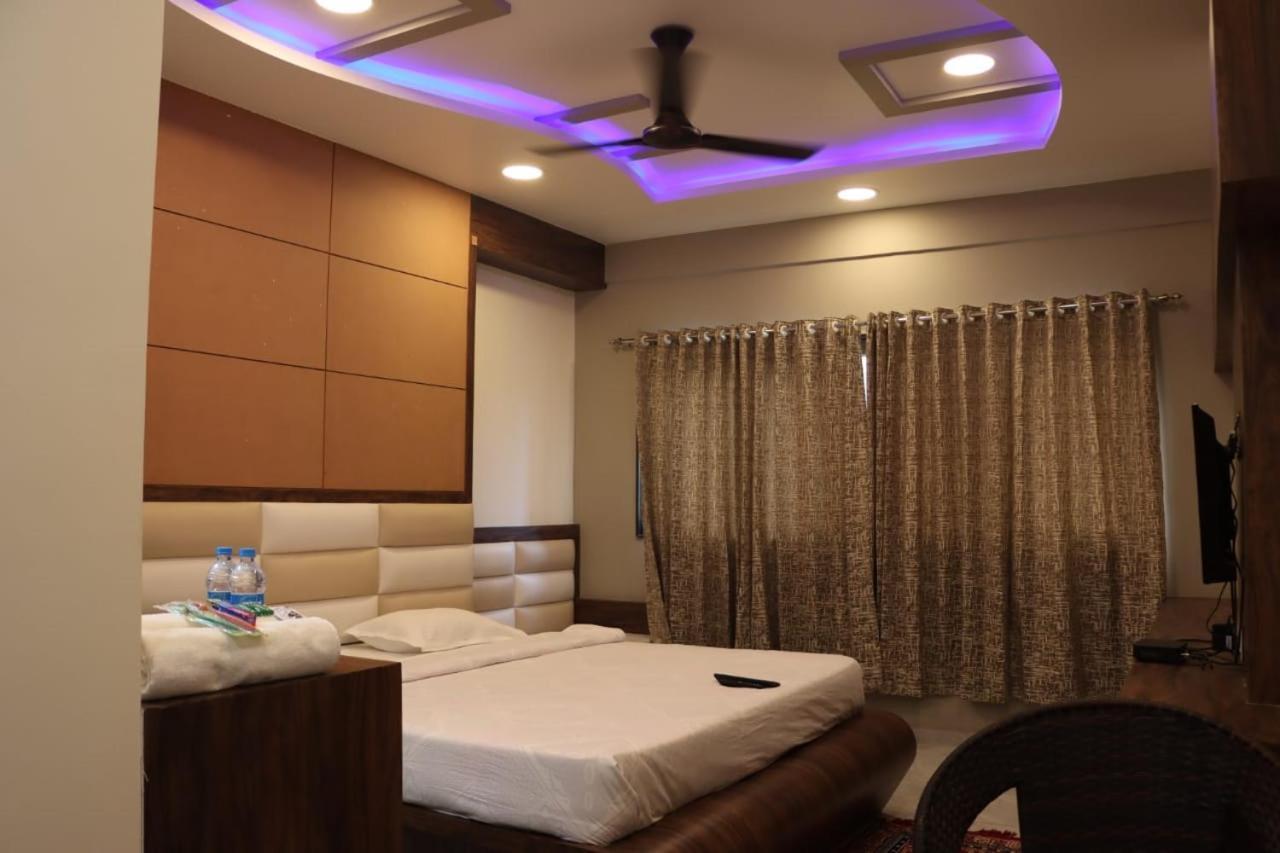 Pawan Executive Tuljapur Eksteriør bilde