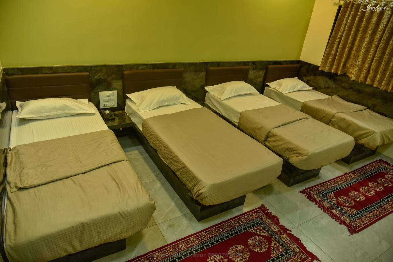 Pawan Executive Tuljapur Eksteriør bilde