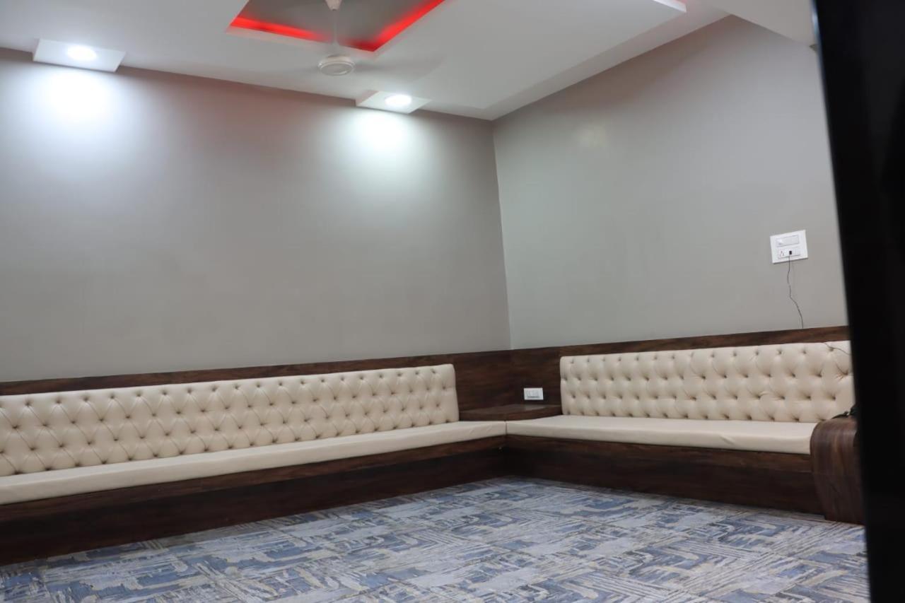 Pawan Executive Tuljapur Eksteriør bilde