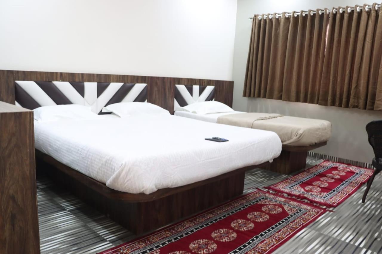 Pawan Executive Tuljapur Eksteriør bilde
