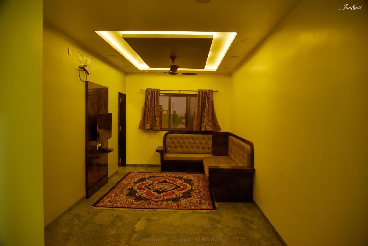 Pawan Executive Tuljapur Eksteriør bilde