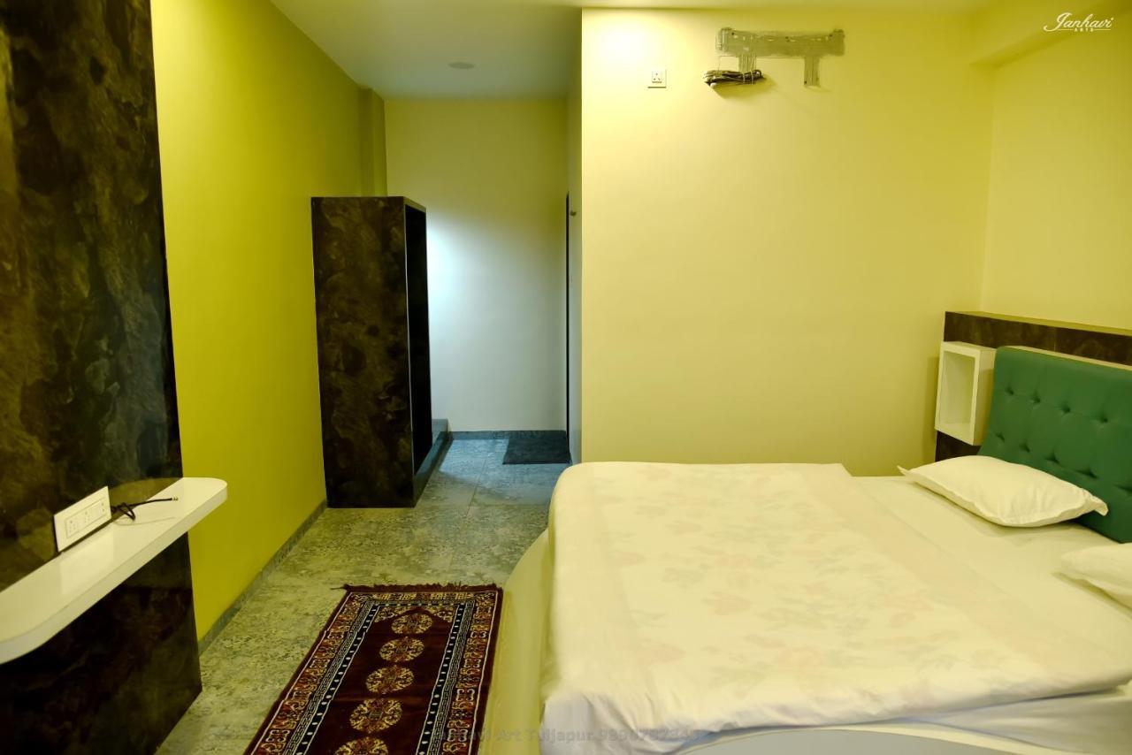 Pawan Executive Tuljapur Eksteriør bilde