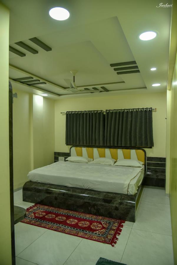 Pawan Executive Tuljapur Eksteriør bilde